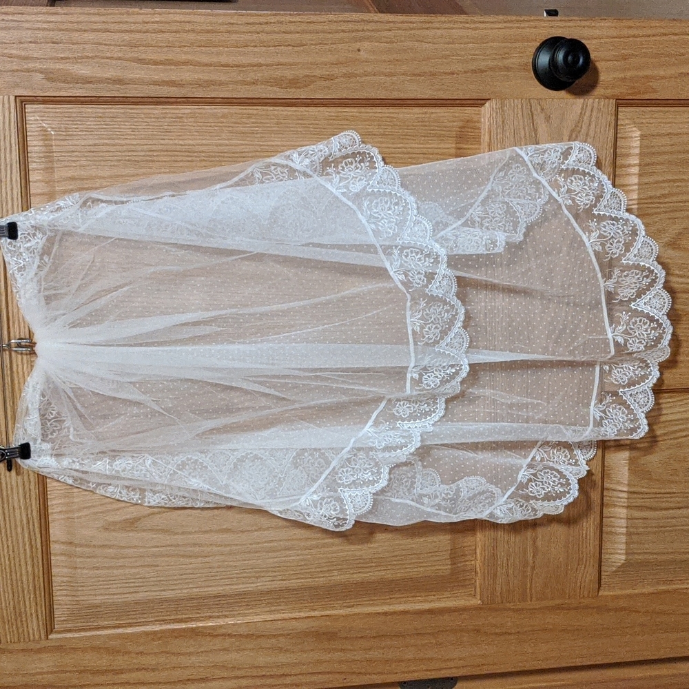 Victoria's Secret, For Love and Lemon's Lace Wedding Veil